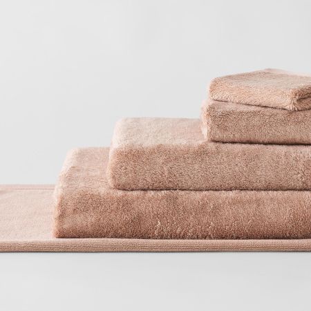 red patterned bath towels