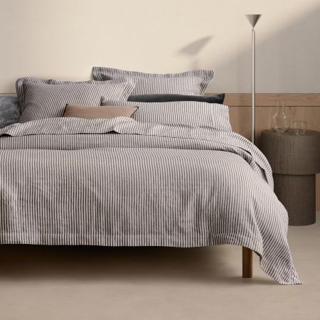 Abbotson Linen Quilt Cover in carbon