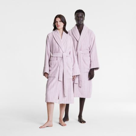 Our first model is 179cm and is wearing a size Small/Medium Our second model is 191cm and is wearing a size Large/x-Large.