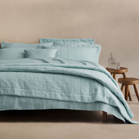 Abbotson Linen Bed Cover in Ice