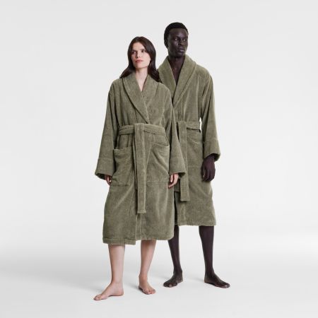 Our first model is 179cm and is wearing a size Small/Medium, Our second model is 191cm and is wearing a size Large/X-Large.