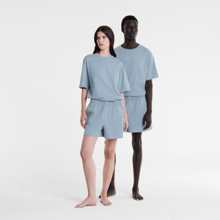 Our first model is 179cm and is wearing a size Small, Our second model is 191cm and is wearing a size Large.