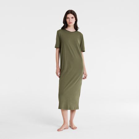 Our model is 179cm and is wearing a size Small.