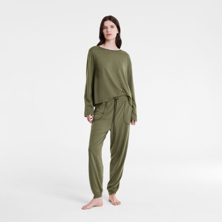 Our model is 179cm and is wearing a size Small.
