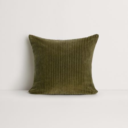 Tami Cushion in jungle