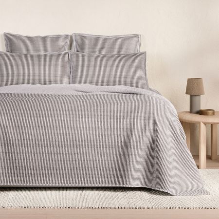 Reilly Stripe Duo Bed Cover in chocolate