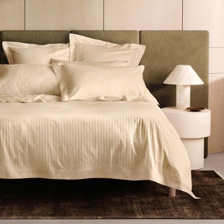 1200TC Millennia Quilt Cover in champagne