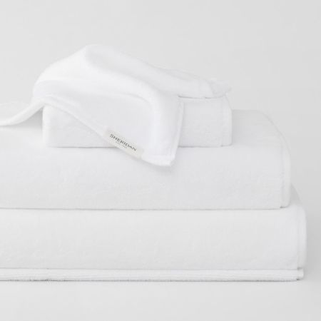 Aven Towel Collection in white
