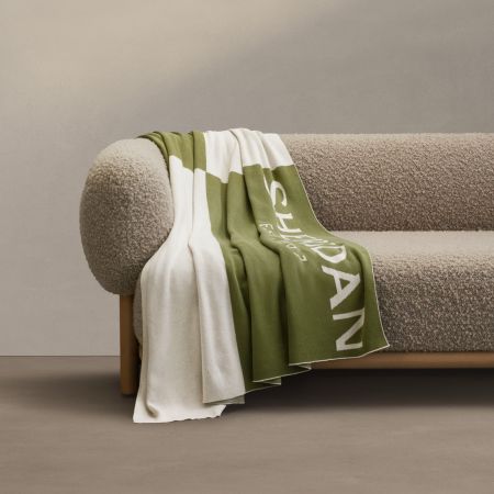 Logo Throw