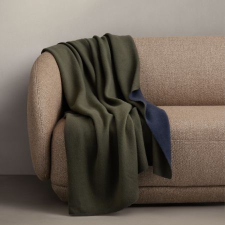 Naut Throw in olive