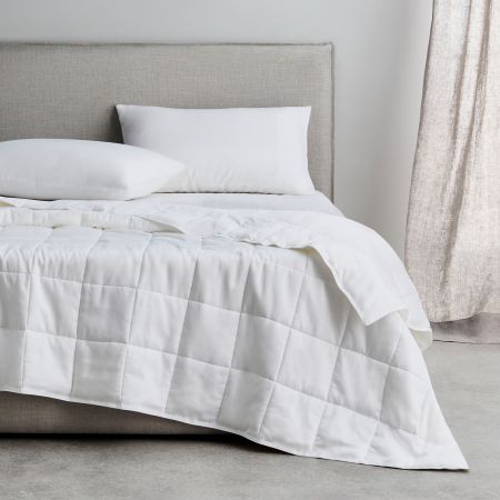 Deluxe Supersoft All Seasons Quilt in white