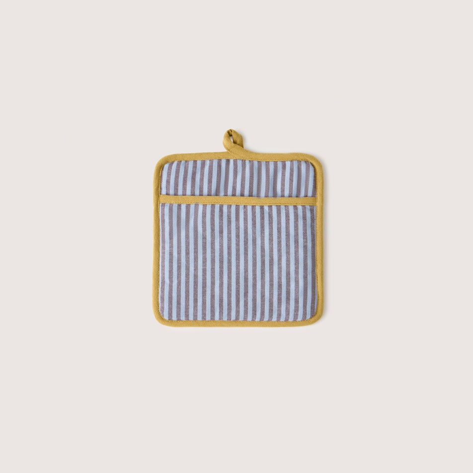 A flat lay image of a Harvest pot holder in the colour glacier
