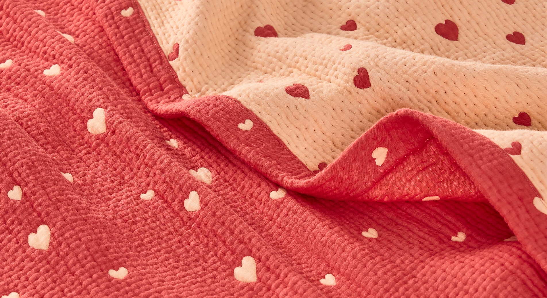 close up of sheridan sweetheart bed cover.